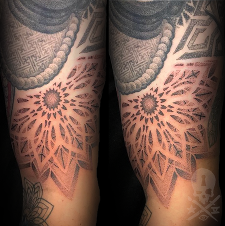 Tattoos - Negative space mandala - 133748